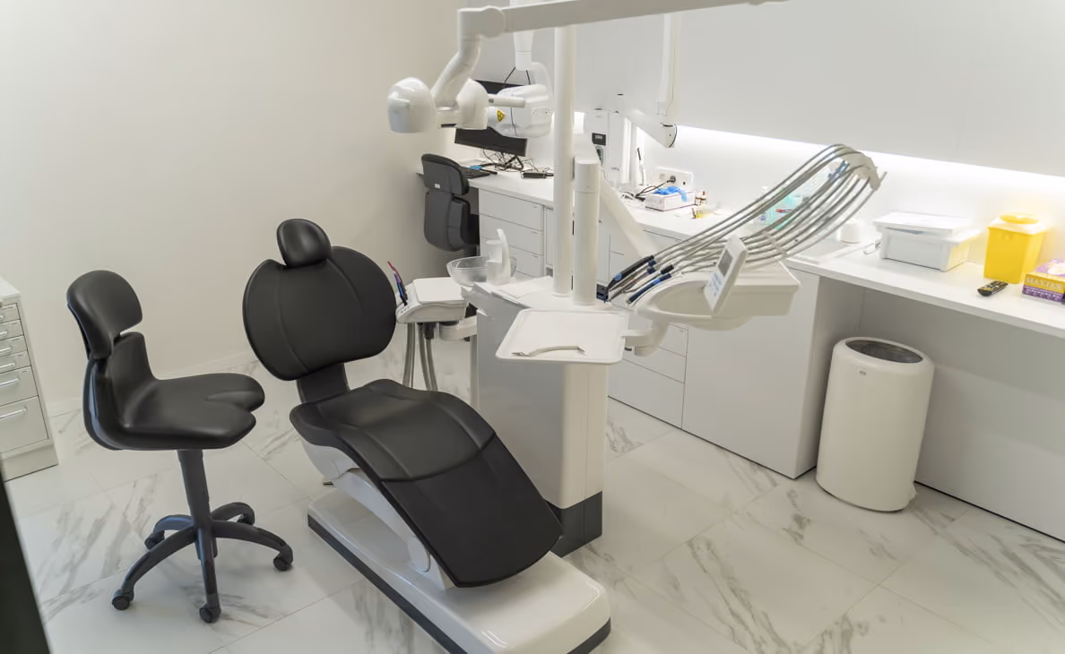 Équipement de soins dans une salle de Santé Dental