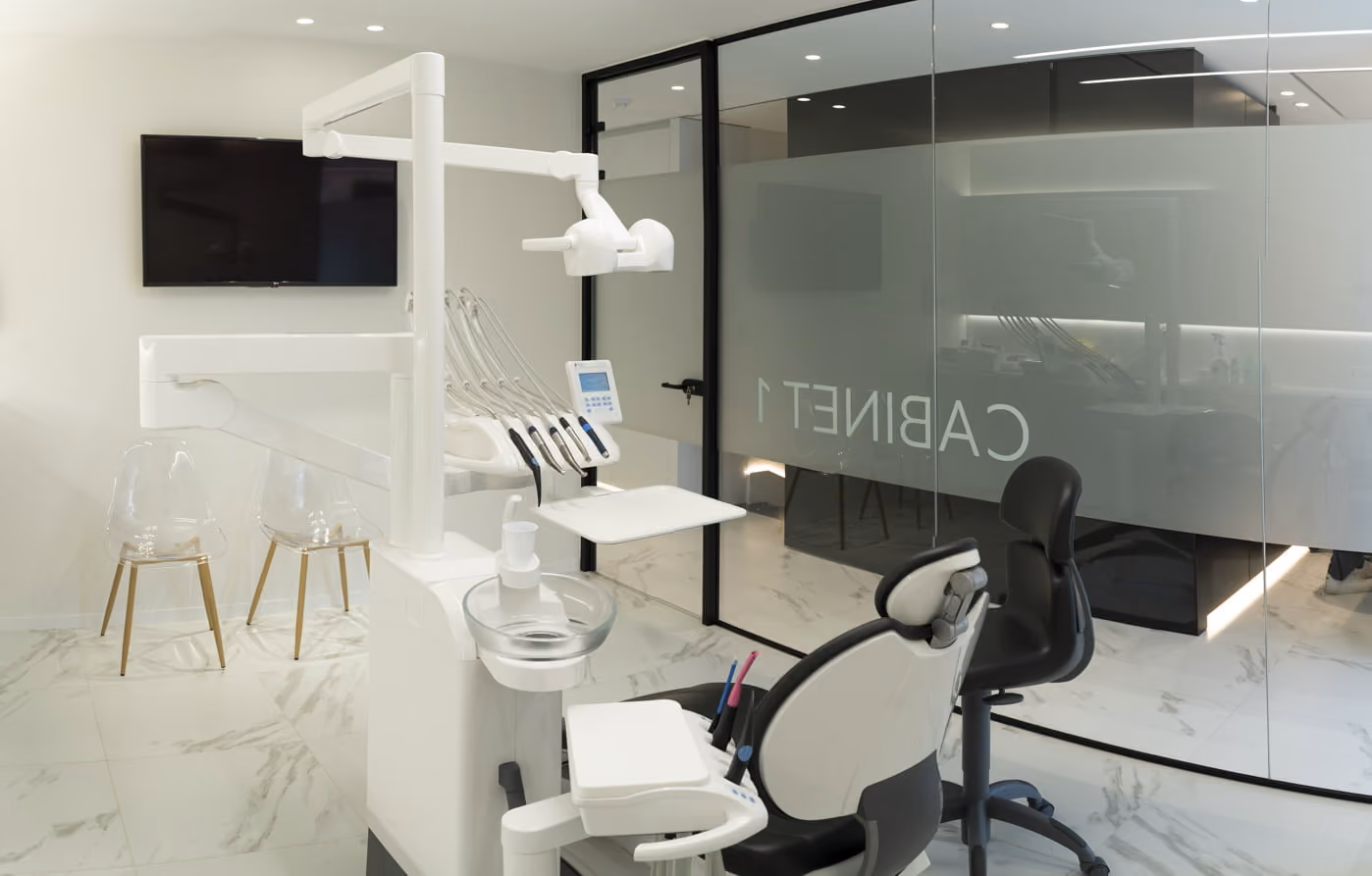 Salle de soins moderne chez Santé Dental